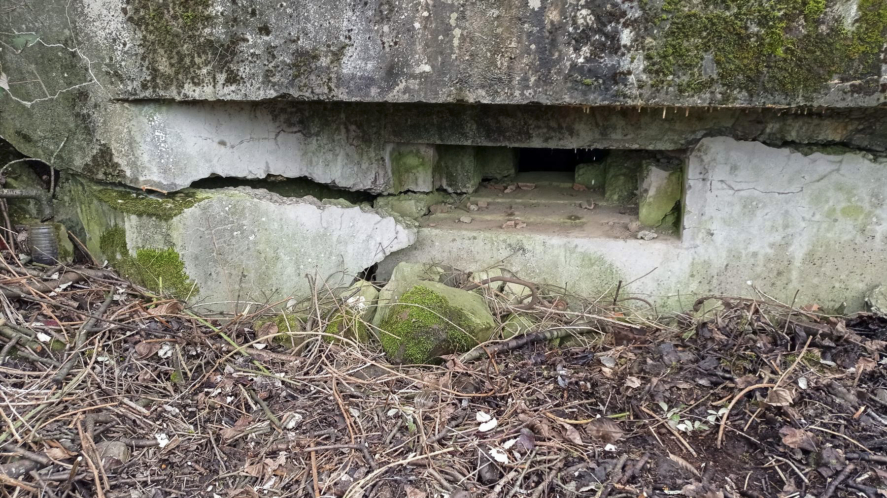 Ligne Maginot - PFAFFENBRONN 7 - (Blockhaus pour arme infanterie) - Détail du créneau droit - Baptiste Gaudin