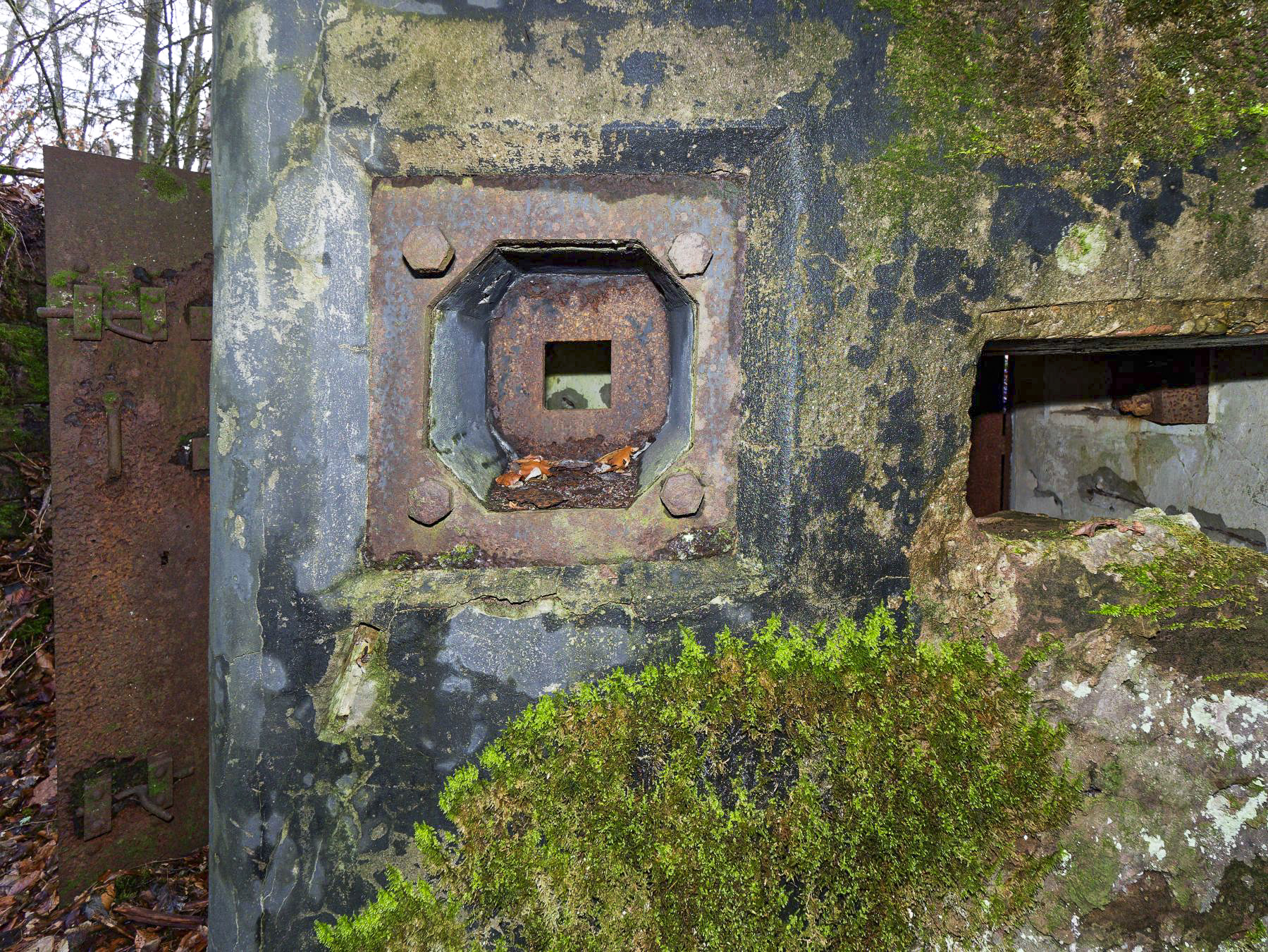 Ligne Maginot - NEUWEIHER 1 - (Blockhaus pour canon) - Créneau pour FM de défense de l'entrée - Jürgen Morr