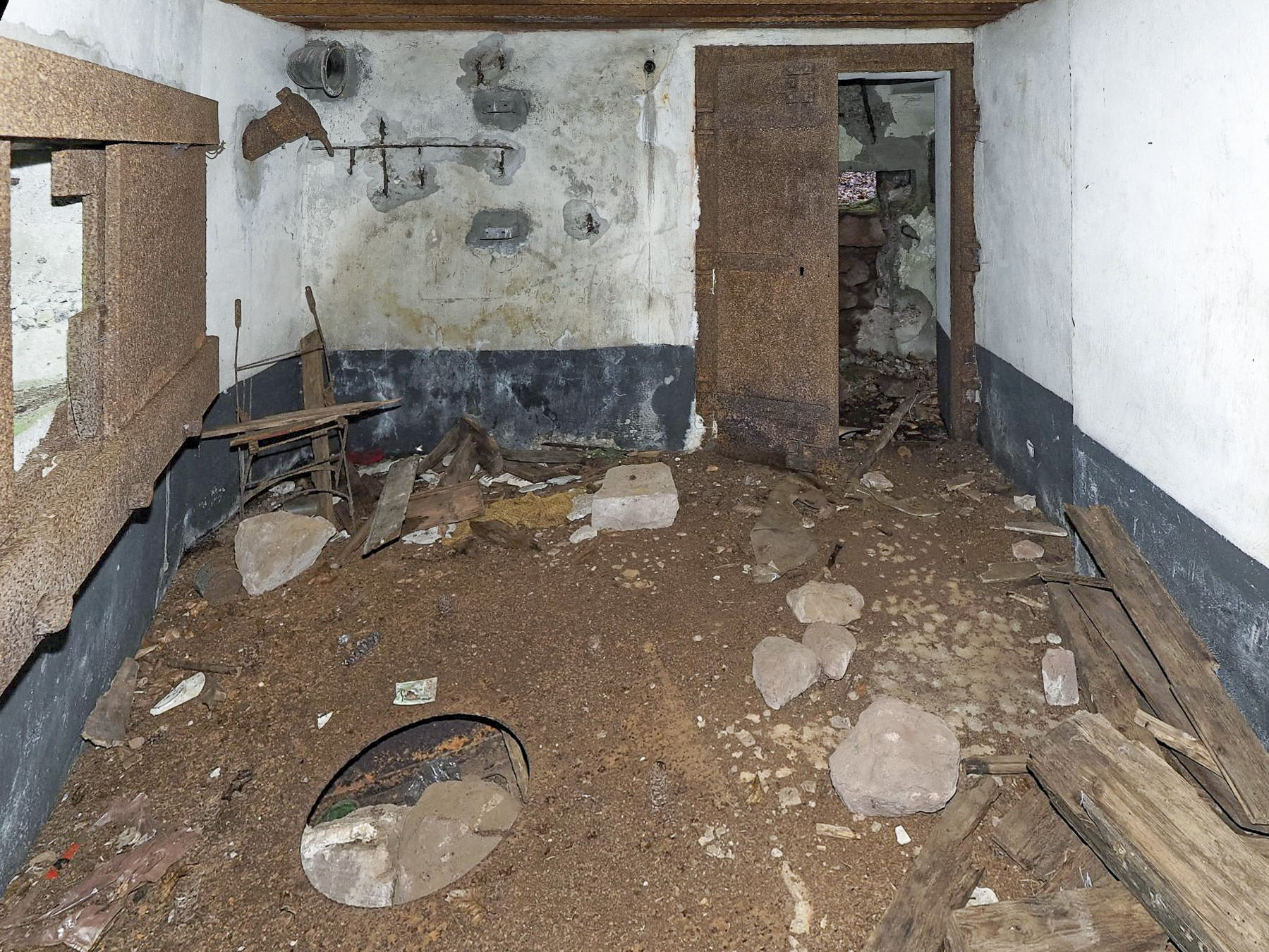 Ligne Maginot - NEUWEIHER 1 - (Blockhaus pour canon) - L'emplacement du canon  - Jürgen Morr