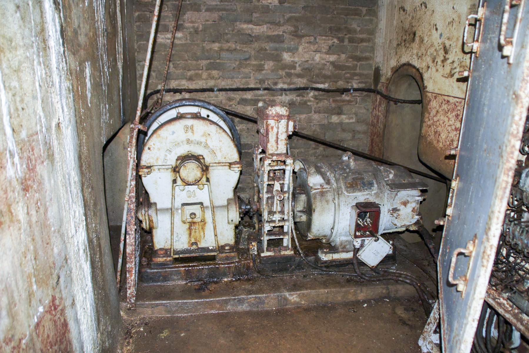 Ligne Maginot - MICHELSBERG - A22 - (Ouvrage d'artillerie) - Bloc 6
Le moteur du monte-charge. - STENGER Mathieu