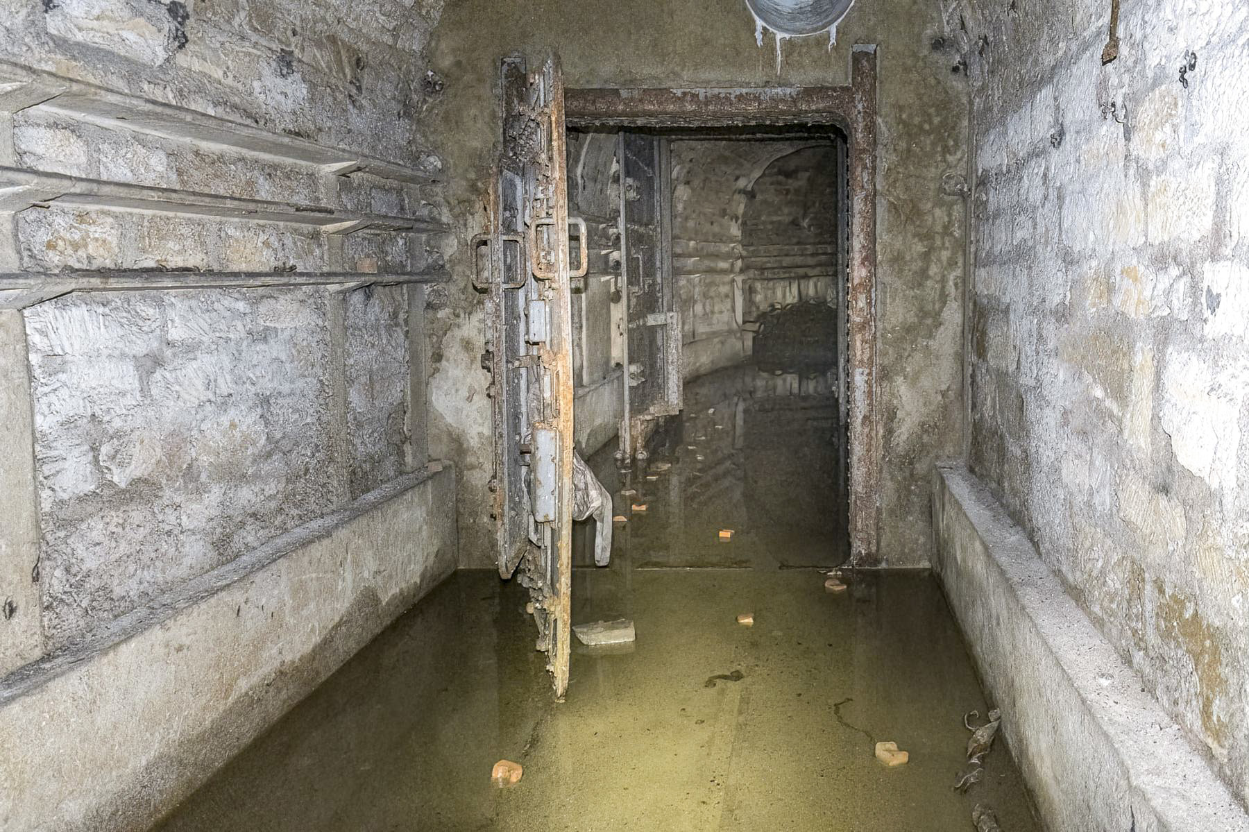 Ligne Maginot - LATIREMONT - A3 - (Ouvrage d'artillerie) - Bloc 5
Le sas d'entrée du bloc - David Palmer