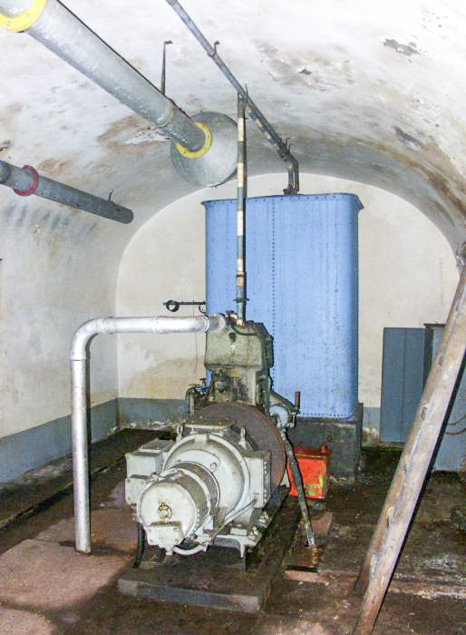 Ligne Maginot - BIRLENBACH - (Abri) - L'usine électrique
Groupe électrogène de marque SUPDI - Pascal LAMBERT