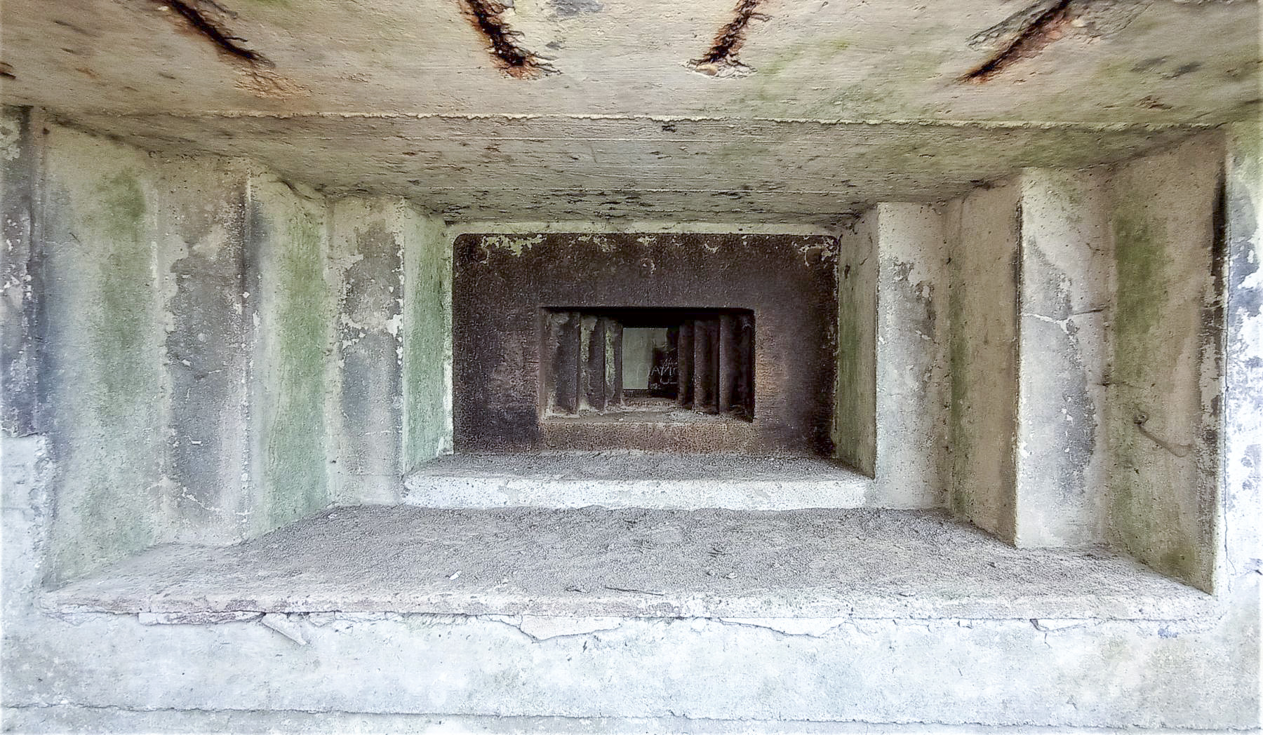 Ligne Maginot - BEIMERACKER - (Blockhaus pour arme infanterie) - Créneau pour mitrailleuse (trémie Condé) - Baptiste GAUDIN