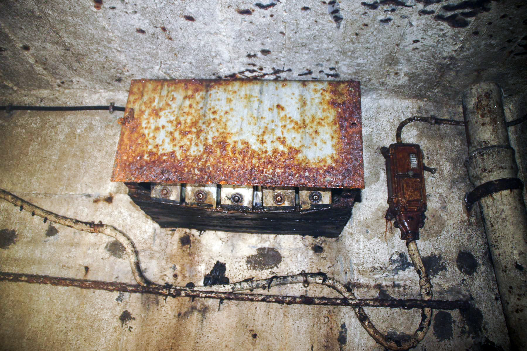 Ligne Maginot - MICHELSBERG - A22 - (Ouvrage d'artillerie) - Bloc 6
Les accumulateurs pour le transmetteur d'ordres - STENGER Mathieu