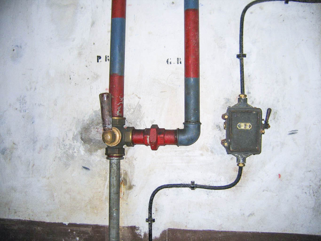 Ligne Maginot - BUCHHOLZBERG (I / 79° RIF) - (Abri) - Commande de la pompe et vanne 3 voies
Visite fin 90 avec la BA901 - ammagsdr