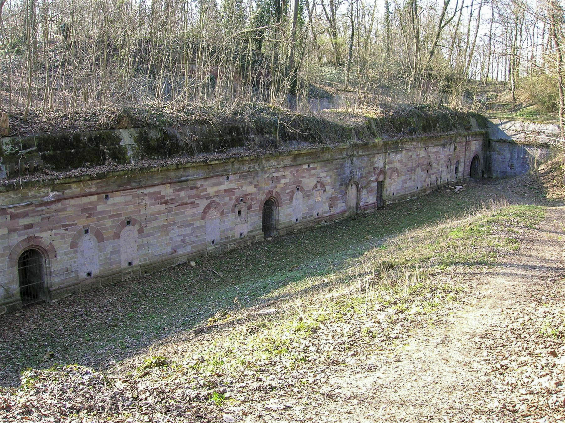 Ligne Maginot - JOFFRE-LEFEBVRE - (Position d'artillerie préparée) - Caserne de tête et rampe d'accès des pièces d'artillerie - Gregory Fuchs