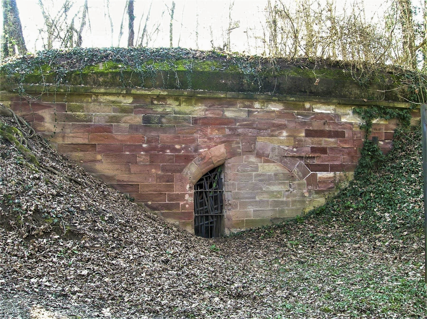 Ligne Maginot - JOFFRE-LEFEBVRE - (Position d'artillerie préparée) - Traverse abri n°4 du rempart de tête équipée d'un observatoire d'infanterie - Gregory Fuchs