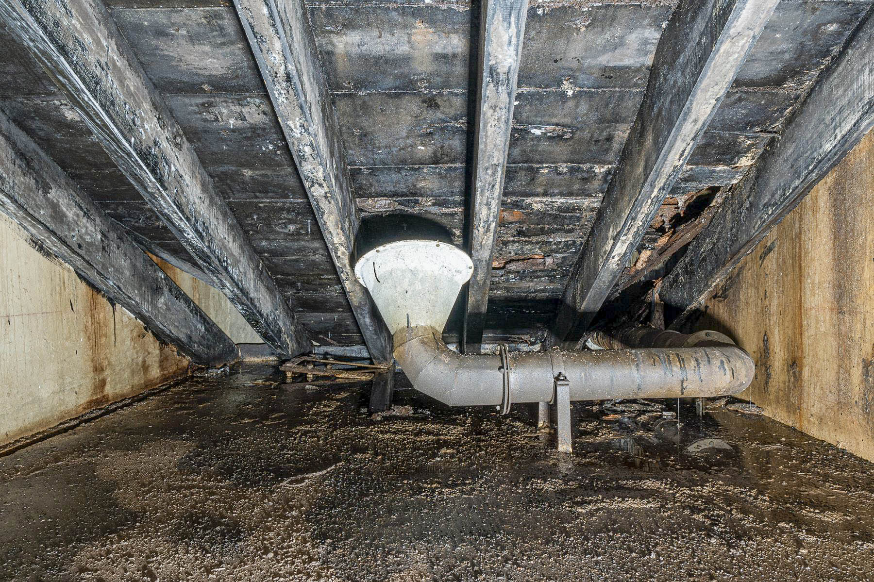 Ligne Maginot - MOLVANGE - A9 - (Ouvrage d'artillerie) - Bloc 4
La ventilation du local de récupération des douilles au pied du bloc - David Palmer