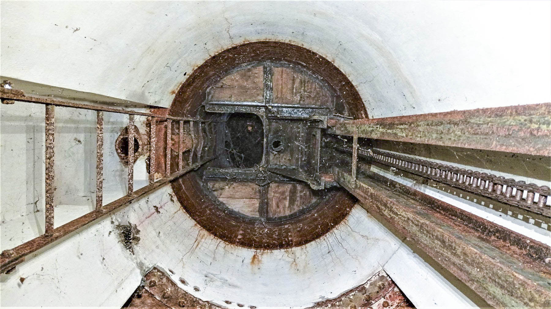 Ligne Maginot - HOFFEN - (Abri) - Vue de dessous du plancher mobile  - Baptiste GAUDIN