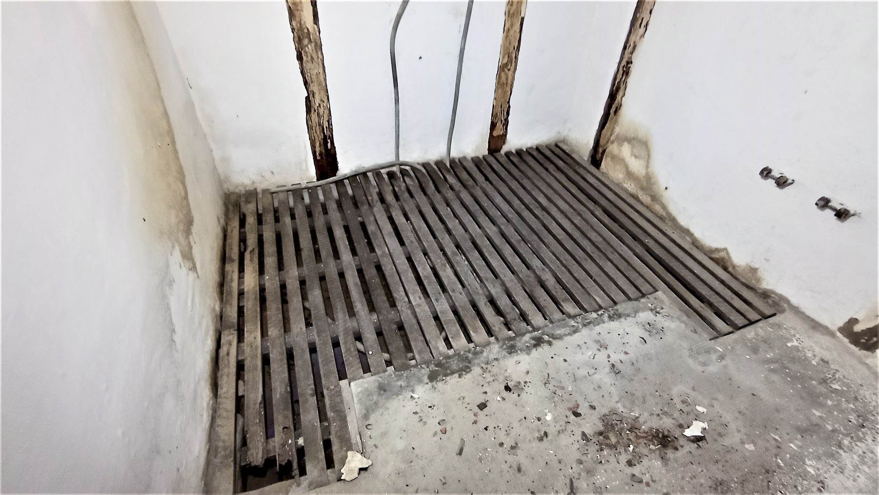 Ligne Maginot - I1 - (Chambre de coupure) - Les caillebotis en bois sont encore en place - Baptiste GAUDIN