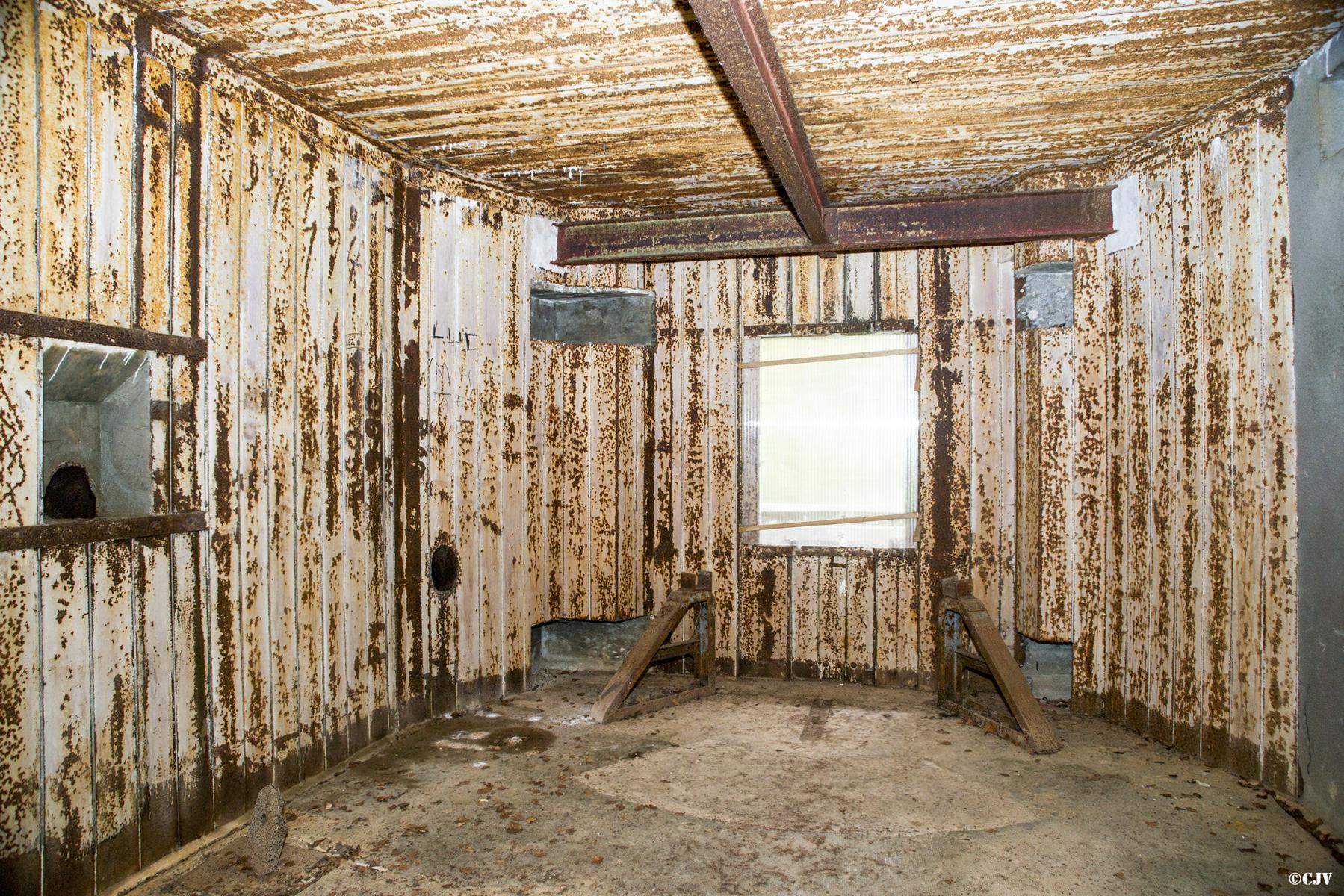 Ligne Maginot - 110 - BETTLACH - (Casemate d'artillerie) - Chambre de tir gauche - Lia VERMEULEN