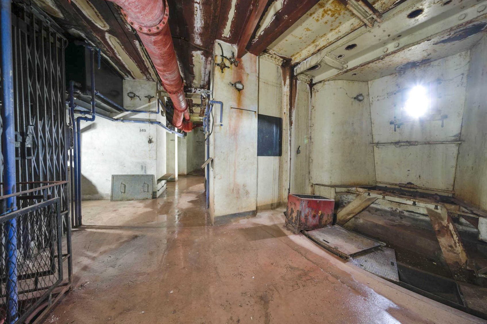 Ligne Maginot - RIMPLAS (RS) - (Ouvrage d'artillerie) - Bloc 5
Un des 75 33 du bloc Valdeblore et monte-charges - duomaxw