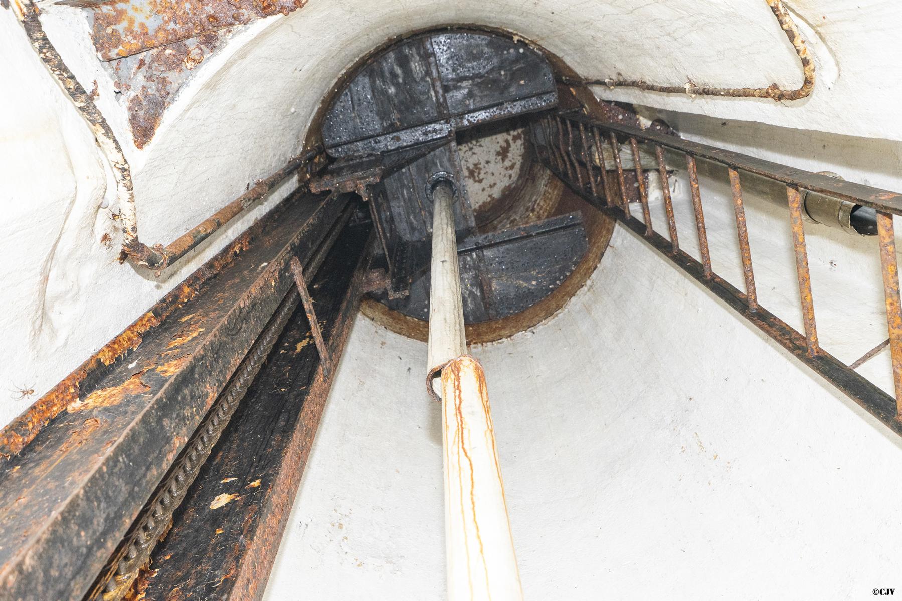 Ligne Maginot - BREHAIN - A6 - (Ouvrage d'artillerie) - Entrée munitions
Cloche GFM droite - Lia VERMEULEN