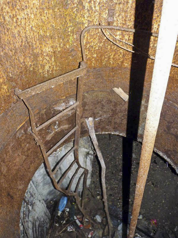 Ligne Maginot - 2BIS/2 - BEINHEIM SUD - (Abri) - Intérieur de la cloche GFM - Aditus
