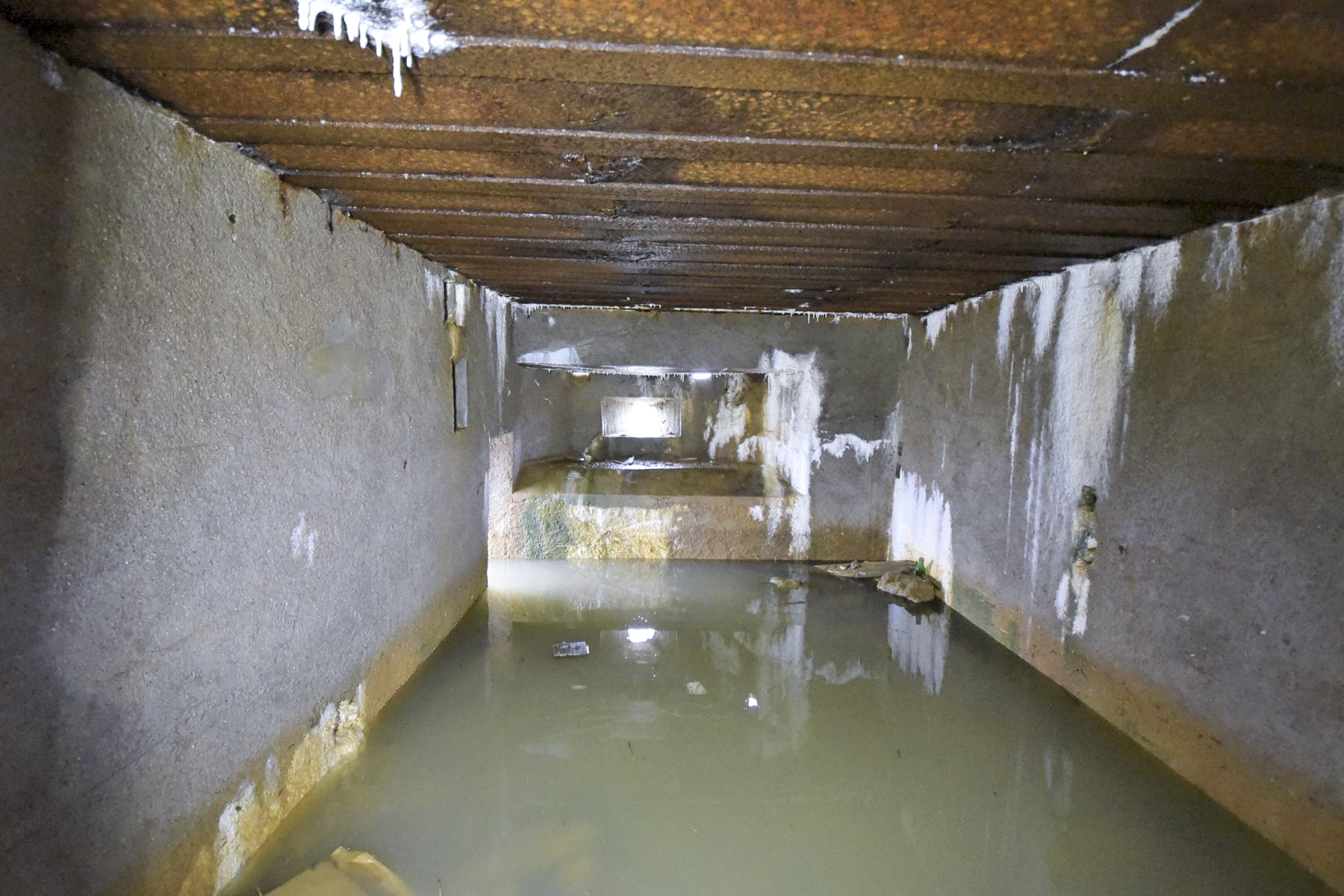 Ligne Maginot - DB130 - CROIX D'AUDUN SUD - (Blockhaus pour arme infanterie) - L'intérieur vu par le créneau pour canon - Ludovic KNAPP