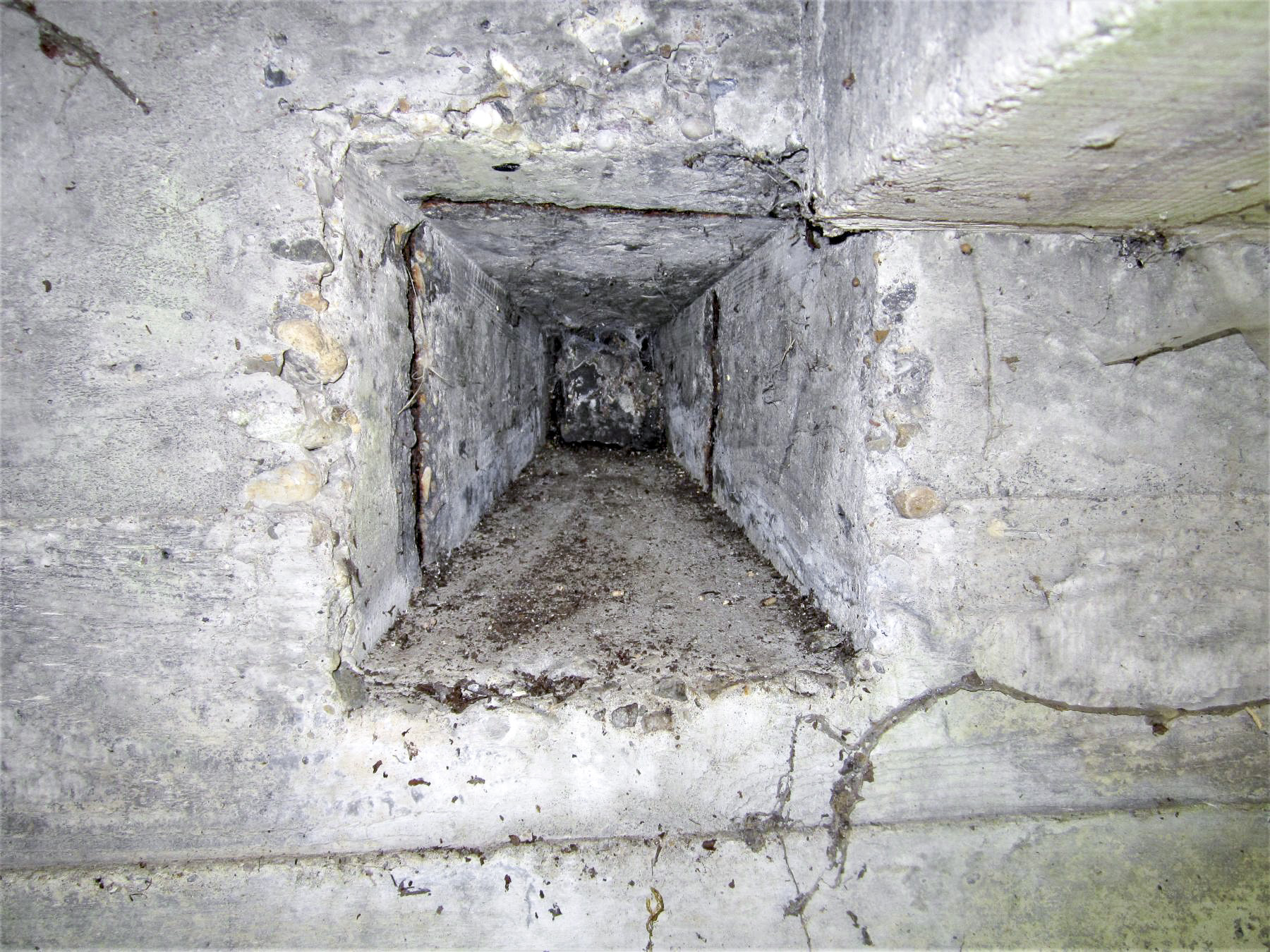 Ligne Maginot - 301A - PORT DU RHIN SUD 35 - (Blockhaus pour arme infanterie) - Créneau de défense rapprochée condamné - Les Gardiens du Rhin