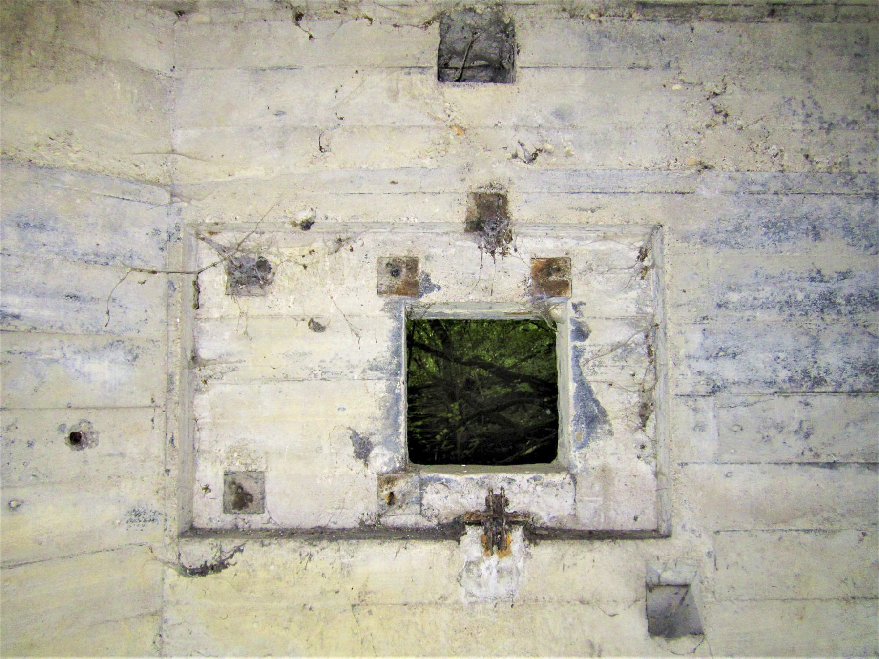 Ligne Maginot - 301B - PORT DU RHIN SUD 34 - (Blockhaus pour arme infanterie) - Créneau Sud-Est - Les Gardiens du Rhin