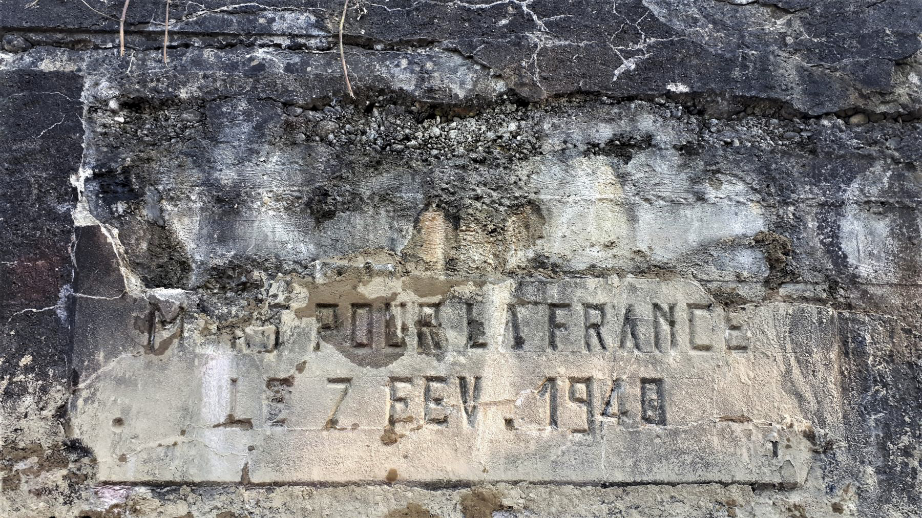 Ligne Maginot - 415 - RIEBEL - (Casemate d'infanterie) - La plaque aujourd'hui, dans un triste état - Les Gardiens du Rhin