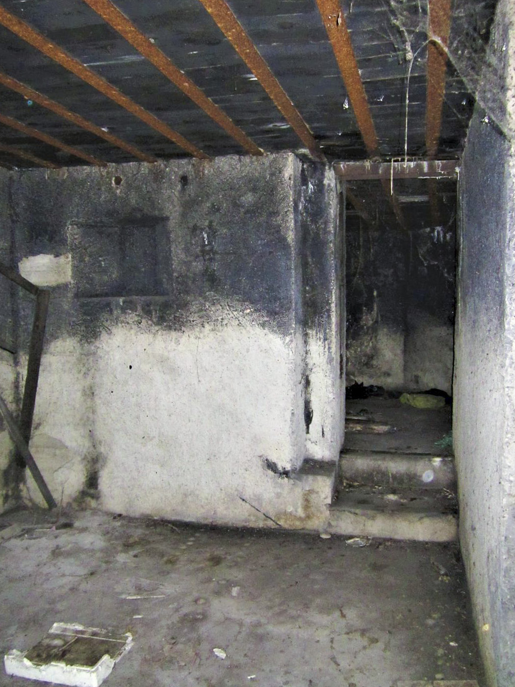Ligne Maginot - 415 - RIEBEL - (Casemate d'infanterie) - Local entre les deux chambres de tir - Les Gardiens du Rhin