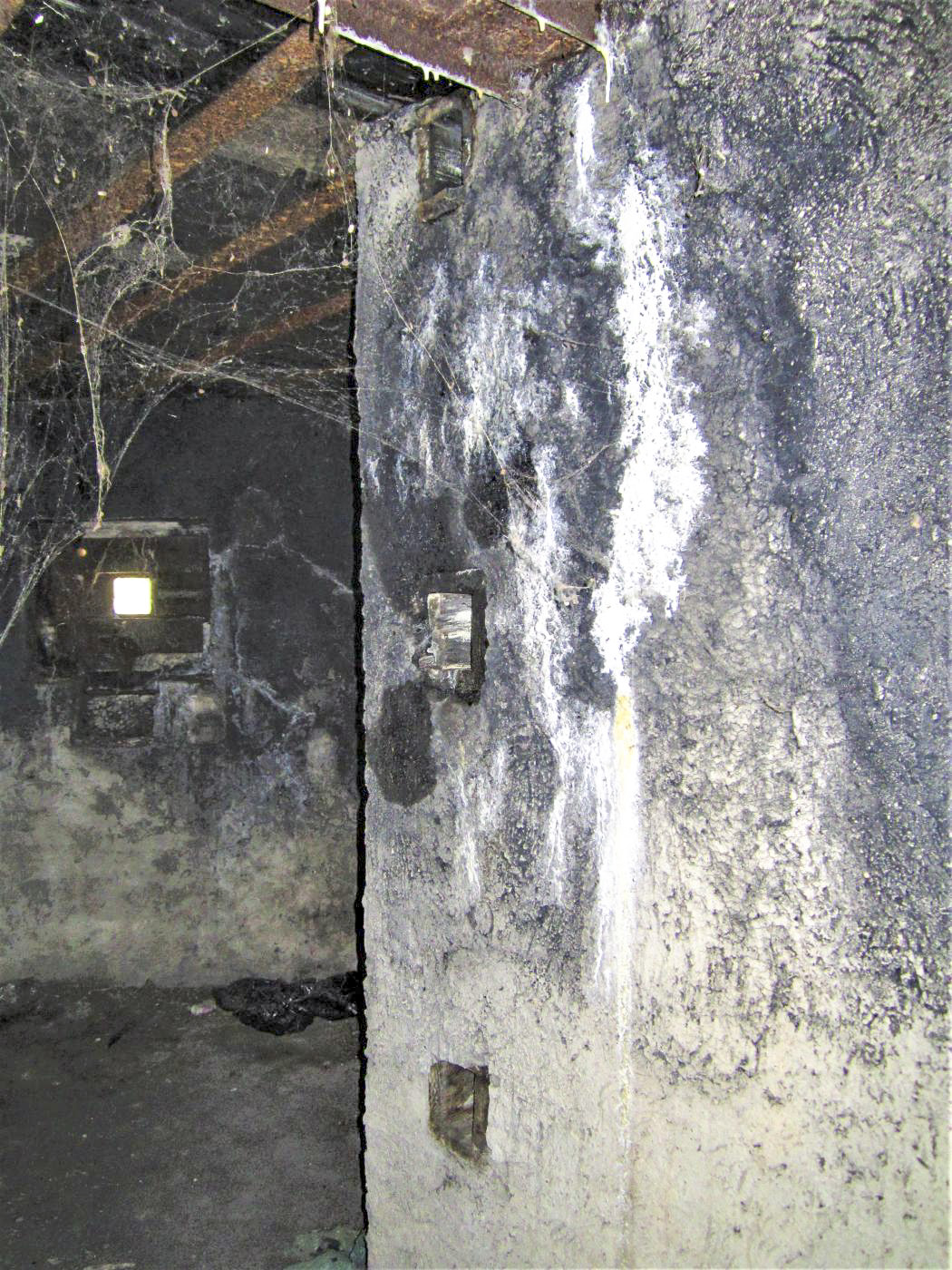 Ligne Maginot - 415 - RIEBEL - (Casemate d'infanterie) - Entrée de la chambre de tir Sud
Réservations pour une porte non installée - Les Gardiens du Rhin