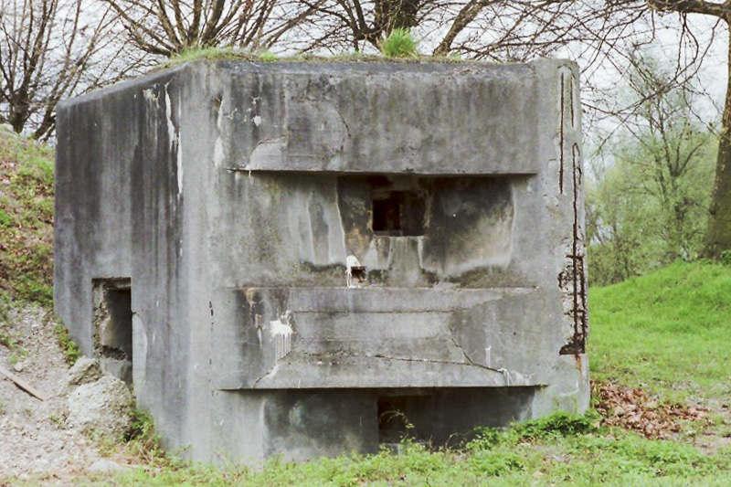 Ligne Maginot - 415D - PORT DU RHIN CENTRE 3 - (Blockhaus pour arme infanterie) - Les créneaux sud-est sur deux étages - Alain Perouffe