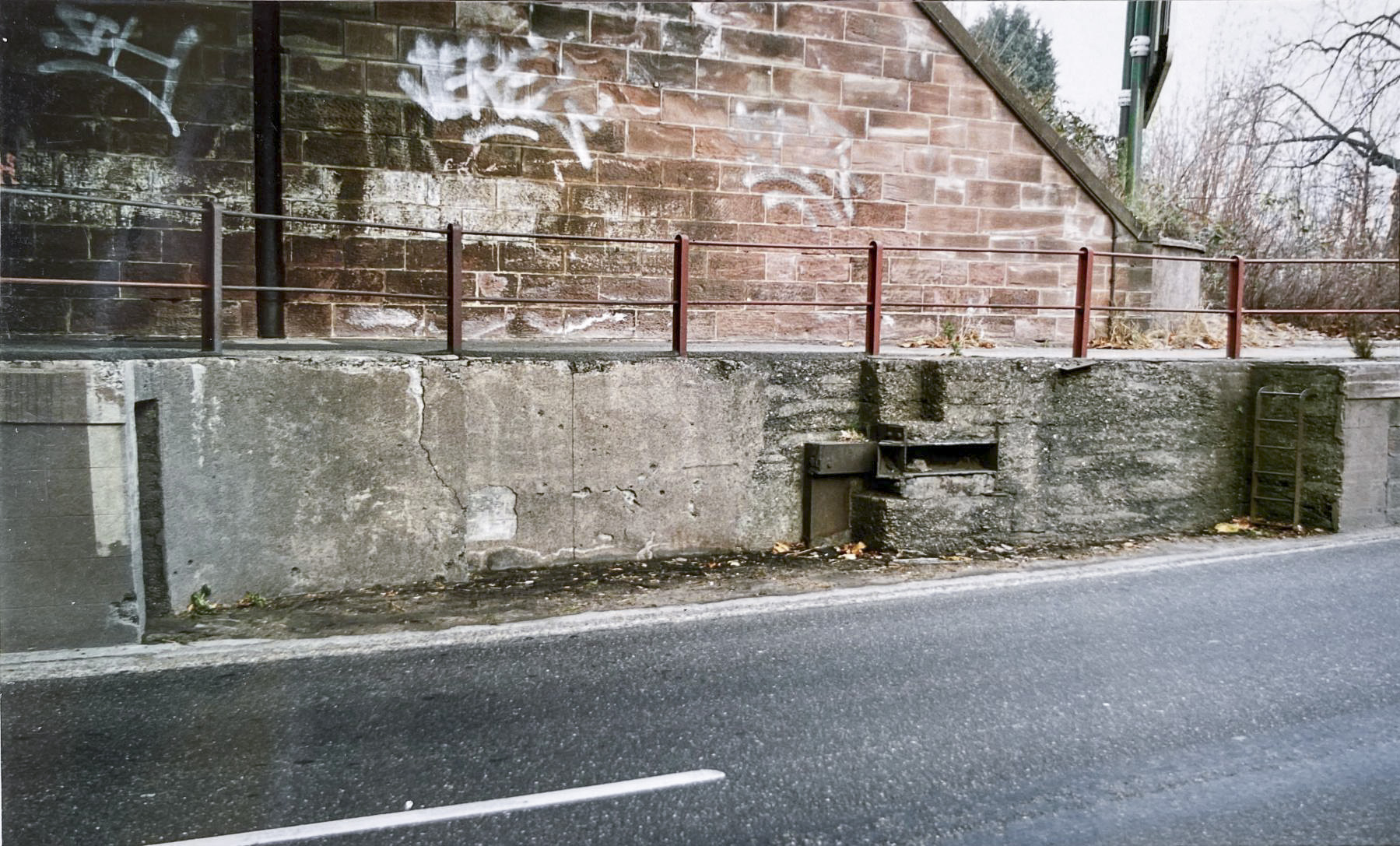 Ligne Maginot - ROUTE DU RHIN - (Barrage de Route) - Détail des ancrages coté nord - Jean-Louis NOSPELD