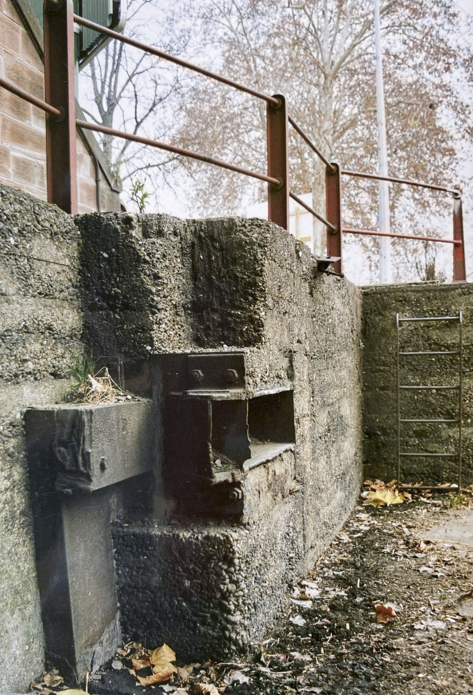 Ligne Maginot - ROUTE DU RHIN - (Barrage de Route) - Détail des ancrages coté nord - Jean-Louis NOSPELD