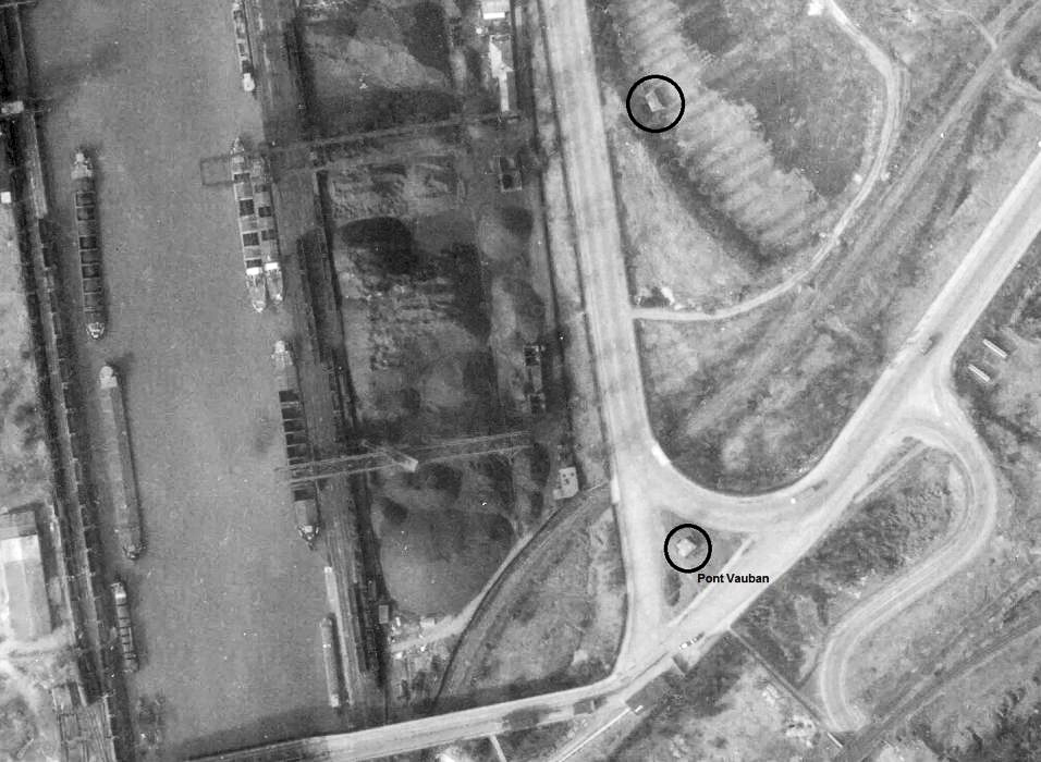 Ligne Maginot - 440C - PONT VAUBAN - (Blockhaus pour canon) - Le blockhaus est visible au centre du carrefour. - IGN - Géoportail 1958