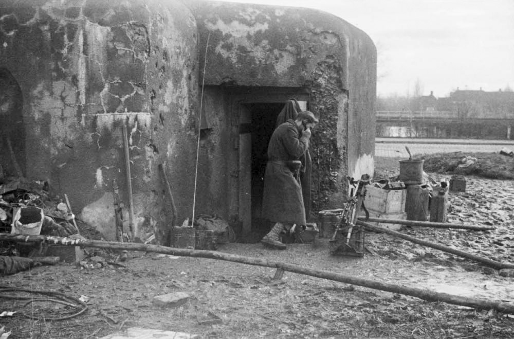 Ligne Maginot - 440C - PONT VAUBAN - (Blockhaus pour canon) - Blockhaus en 1944-45 - ECPAD