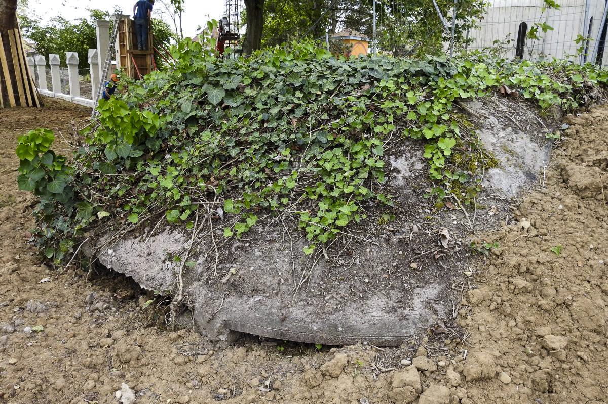 Ligne Maginot - 452C - BASSIN DES REMPARTS - (Blockhaus pour arme infanterie) - Le bloc en zone travaux - Alain Perouffe