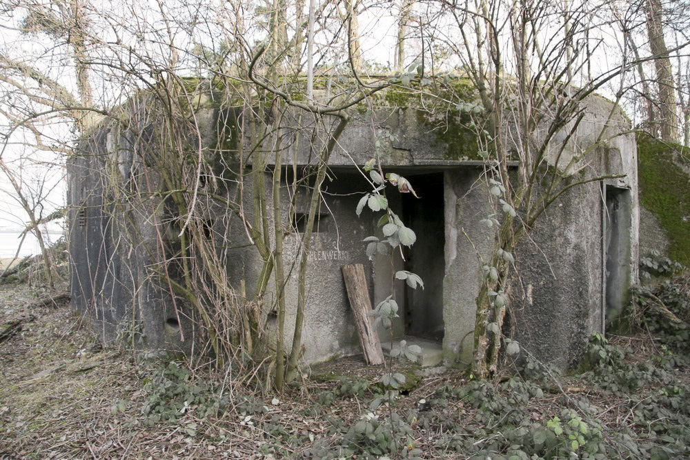 Ligne Maginot - 476 - BASSIN LOUIS ARMAND 1 - (Blockhaus pour canon) - Entrée du personnel et créneaux de défense rapprochée  - Alain Perouffe