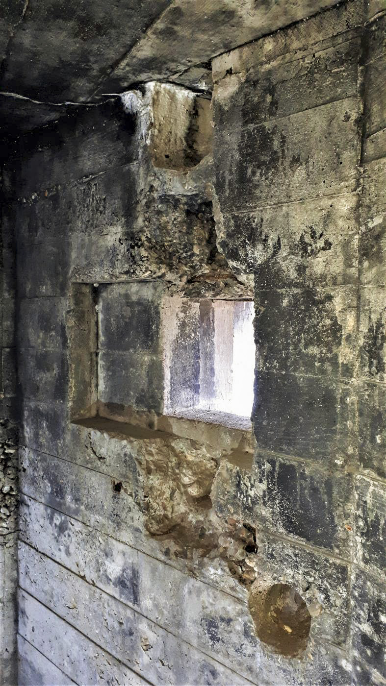 Ligne Maginot - 476E - MINOTERIE - (Blockhaus pour arme infanterie) - Chambre de tir Ouest
Créneau mitrailleuse - Gregory Fuchs