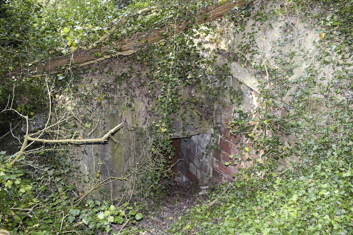 Ligne Maginot - A33 - (Abri) - L'entrée renforcée par un masque bétonné - D. Froehly