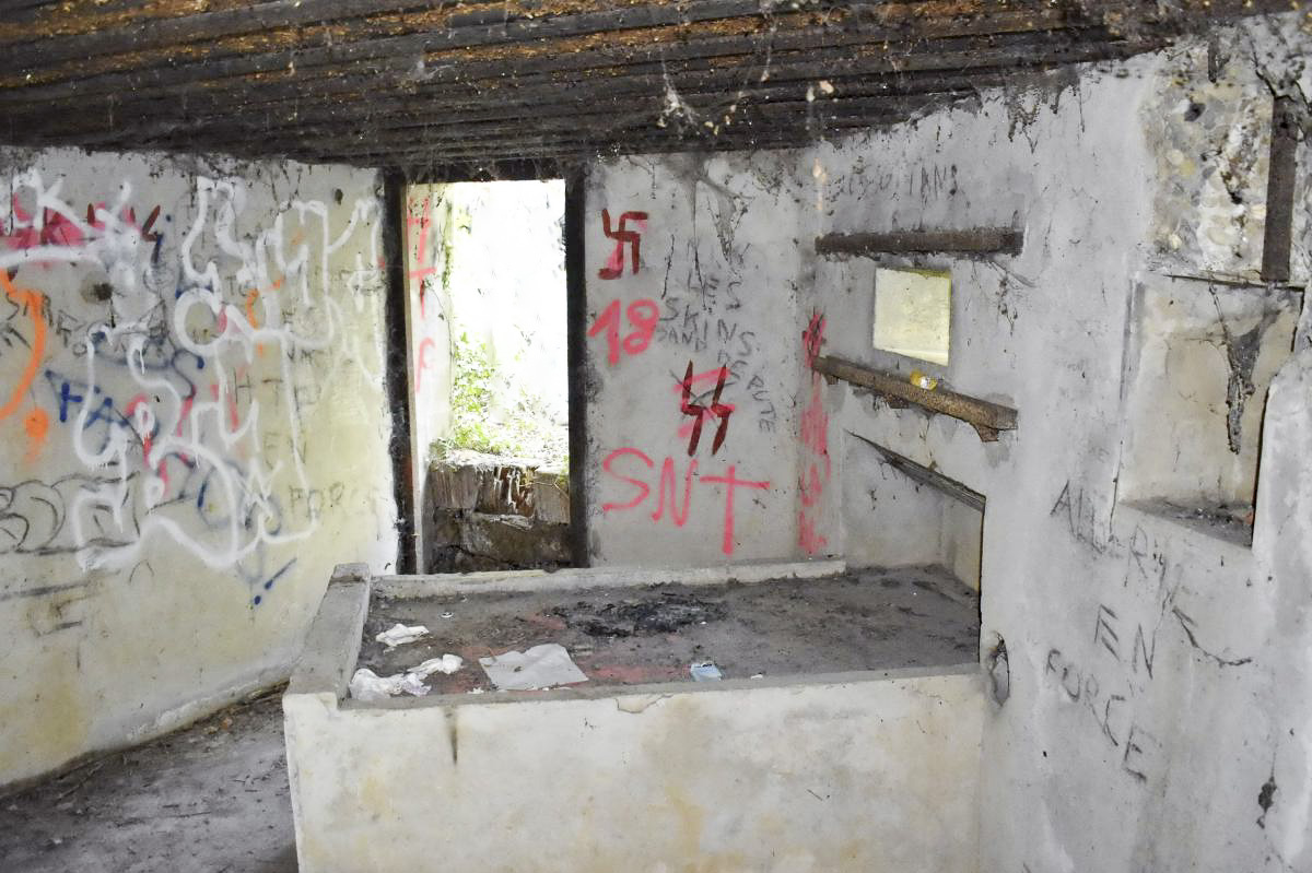 Ligne Maginot - A33 - (Blockhaus pour arme infanterie) - Mitrailleuse de gauche - D. Froehly
