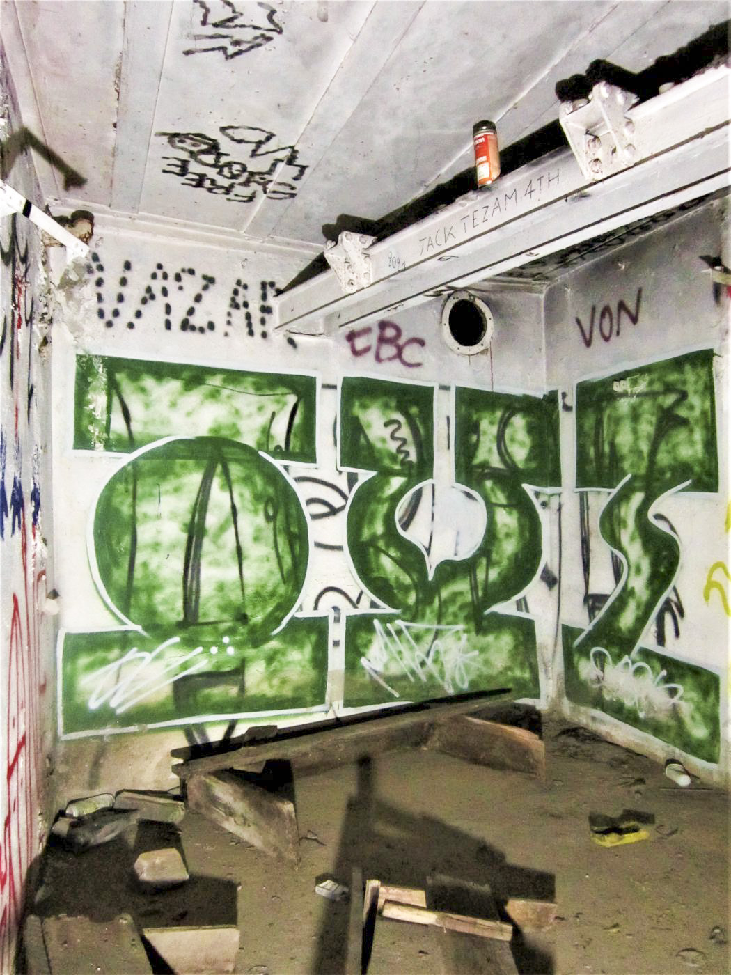 Ligne Maginot - BASSIN DE L'INDUSTRIE - (Casemate d'infanterie - Double) - Chambre de tir Sud
Bi-rail du canon de 47 - Les Gardiens du Rhin
