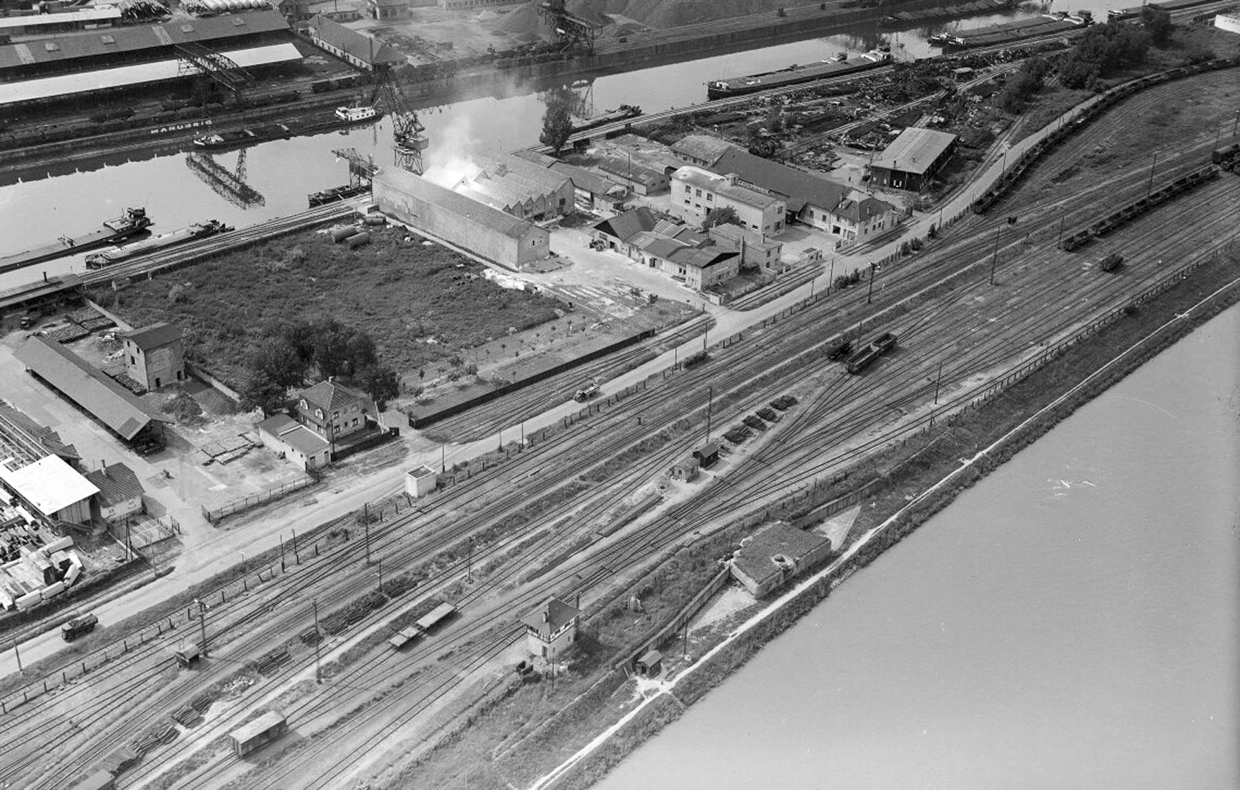 Ligne Maginot - BASSIN DE L'INDUSTRIE - (Casemate d'infanterie - Double) - Vue aérienne de la casemate en 1949 - IGN - Géoportail 1949