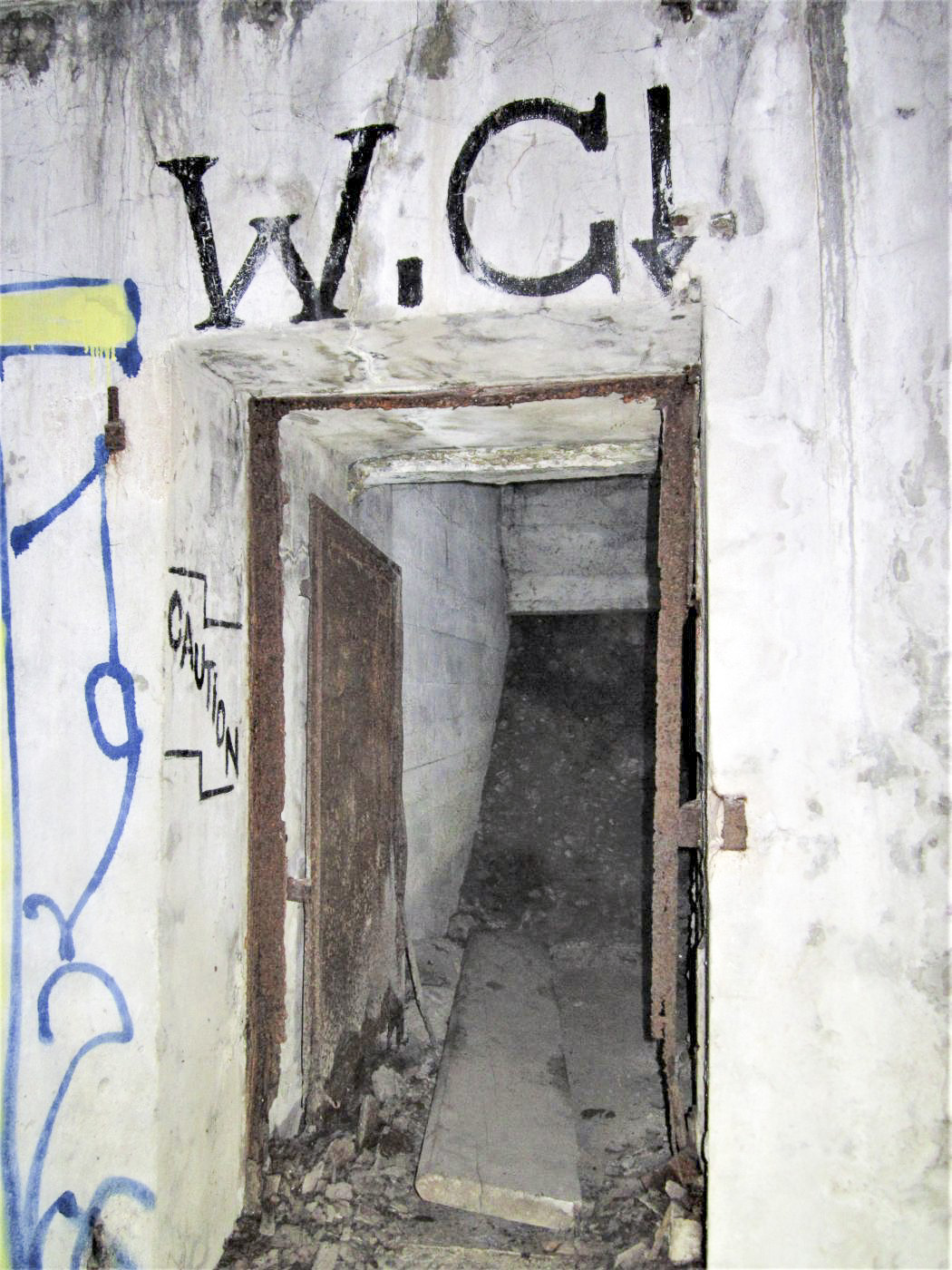 Ligne Maginot - BASSIN DE L'INDUSTRIE - (Casemate d'infanterie - Double) - Accès aux niches à mines et grenades  - Les Gardiens du Rhin