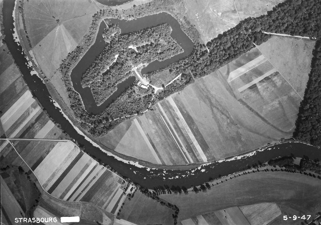 Ligne Maginot - FORT NEY - (Ouvrage d'infanterie) - Vue aérienne du Fort Ney - IGN - Géoportail 1947