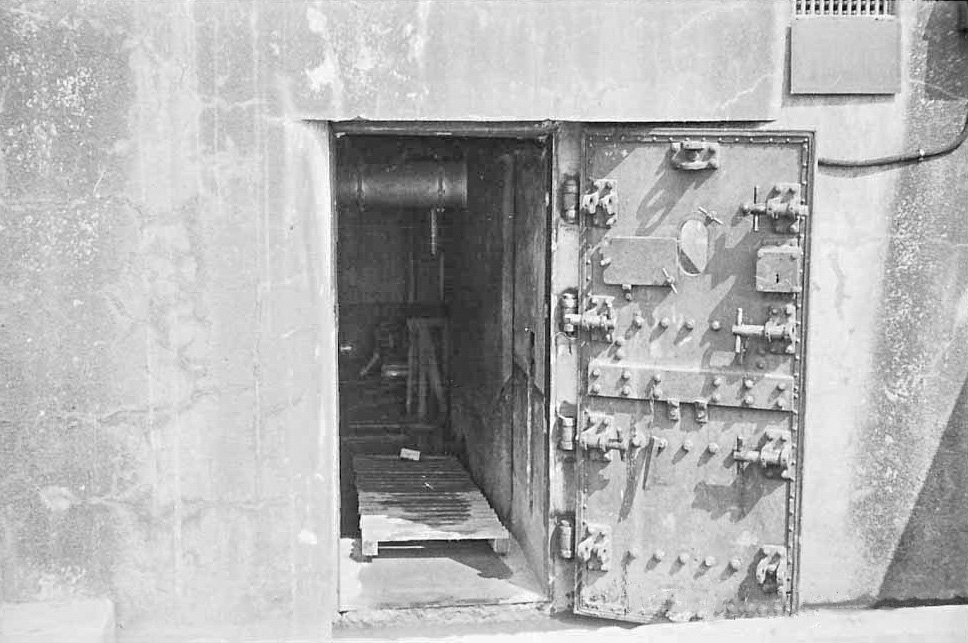 Ligne Maginot - ROHRSCHOLLEN - (Casemate d'infanterie - Double) - L'entrée et sa porte blondée - Inconnu