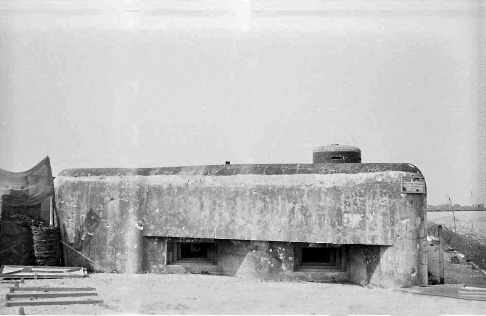 Ligne Maginot - ROHRSCHOLLEN - (Casemate d'infanterie - Double) - Chambre de tir Sud et cloche VDP - Inconnu