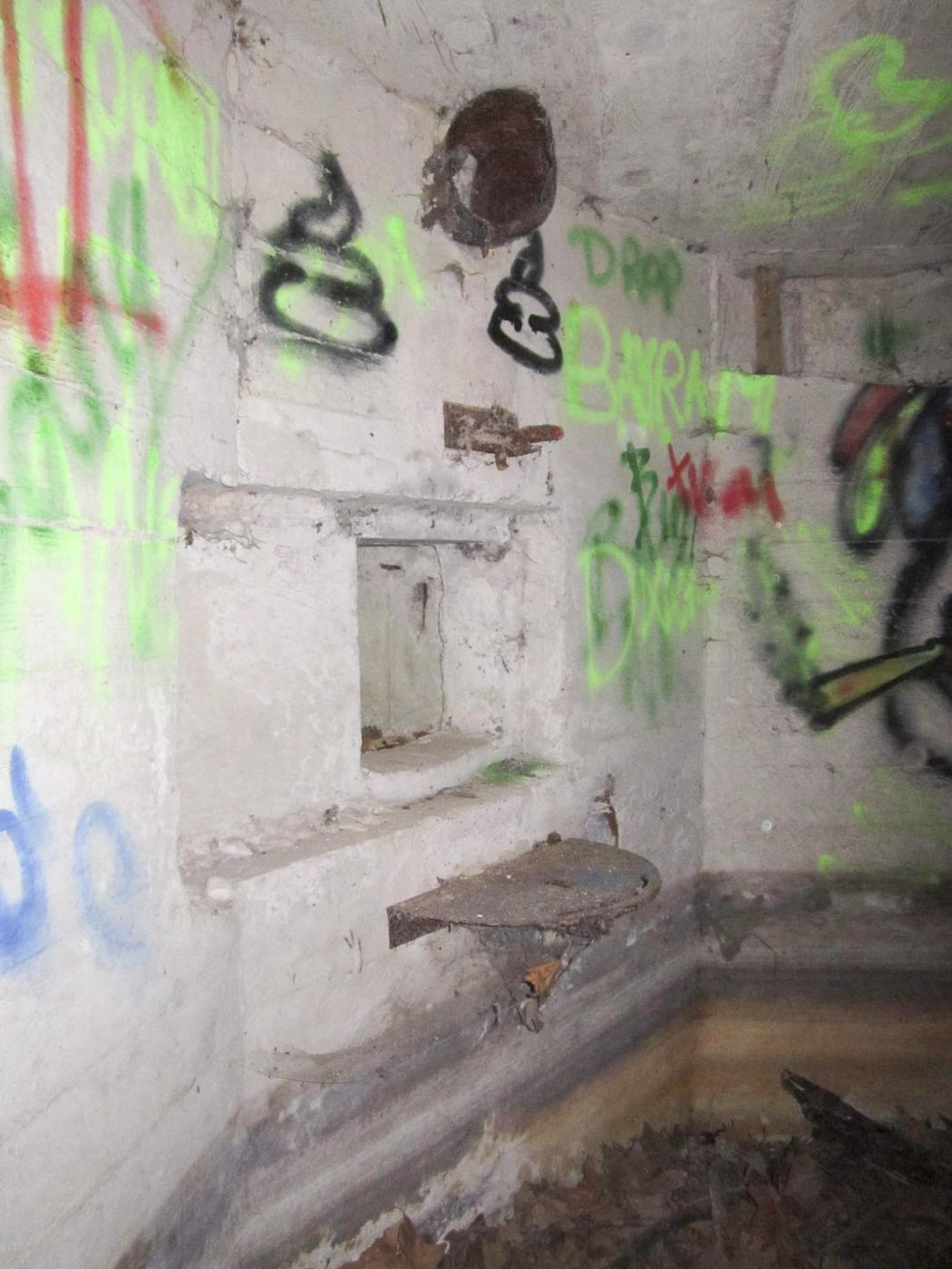 Ligne Maginot - HAUTE DIGUE 2 - (Blockhaus pour arme infanterie) - Chambre de tir
Créneau mitrailleuse gauche - G.Fuchs