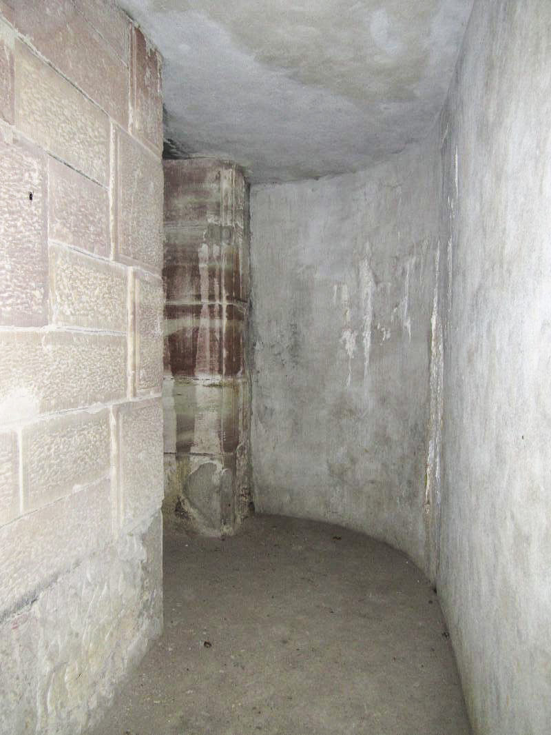Ligne Maginot - I12 - (Abri) - L'entrée renforcée par un masque bétonnée - Gregory Fuchs