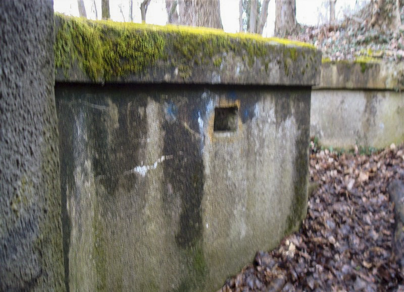 Ligne Maginot - OBERJAEGERHOFF - (Abri) - Le muret munis d'un créneau de fusillade protégeant l'entrée - Inconnu