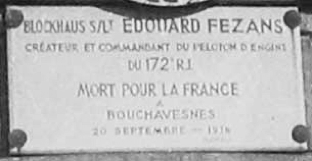 Ligne Maginot - Blockhaus du Pont du Rhin Centre - Plaque apposée sur le blockhaus en l'honneur du Sous-Lieutenant FEZANS - Inconnu