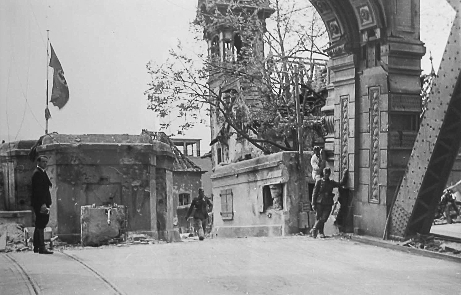 Ligne Maginot - Pont route de Kehl - Vue des tampons de l'obstacle du pont route coté allemand - Inconnu
