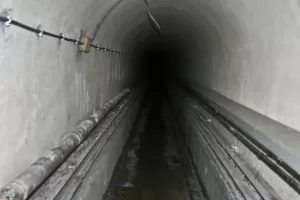 Ligne Maginot - MOLVANGE - A9 - (Ouvrage d'artillerie) - Bloc 7
Le long couloir, étroit qui mène de la galerie principale jusqu'au bloc 7