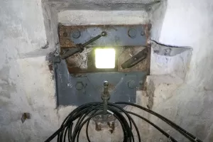Ligne Maginot - BARBONNET (BT) - (Ouvrage d'artillerie) - Bloc 2
Créneau FM au pied de la cloche LG
