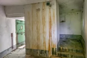 Ligne Maginot - CHAMP DE TIR D'AGAISEN (CT) - E04 - (Abri actif) - Bloc 1
Entrée et chambre de tir FM sur la droite