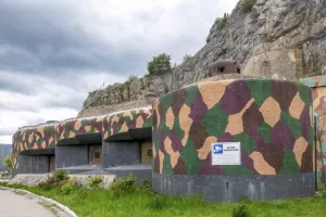 Ligne Maginot - RIMPLAS (RS) - (Ouvrage d'artillerie) - Bloc 5
Vue en enfilade des créneaux du bloc