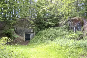Ligne Maginot - SOETRICH - A11 - (Ouvrage d'artillerie) - Entrée des hommes en 2004
Après le premier merlonnage encore léger